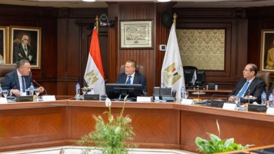 محافظ البنك المركزي المصري يبحث مع وزير التعليم العالي والبحث العلمي مستجدات "منحة علماء المستقبل"