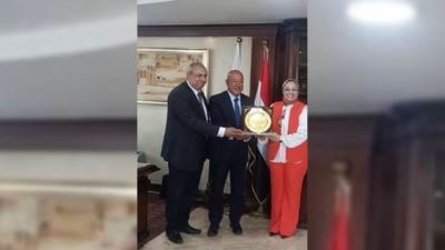 كلية التجارة بجامعة القاهرة توجه الشكر لـ بنك التعمير والإسكان لحرصه على تدريب طلاب وتأهيلهم لسوق العمل