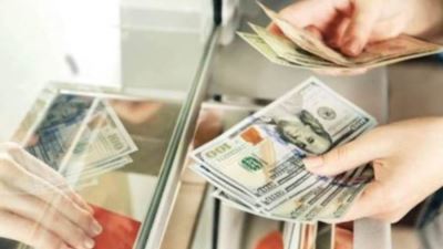الدولار يرتفع أمام الجنيه خلال تعاملات اليوم ويسجل 50.72 جنيه للبيع بالبنك الأهلي المصري