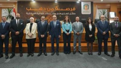 البنك الأهلي المصري يسلم الجوائز للعملاء الفائزين ضمن حملة الترويجية للأوعية الادخارية " فرصة من دهب"