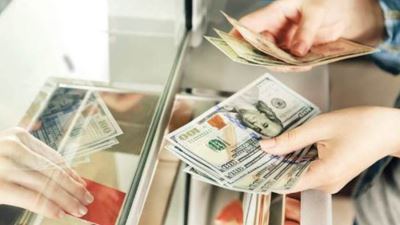 الدولار يتراجع أمام الجنيه خلال تعاملات اليوم ويسجل 51.86 جنيه للبيع بالبنك الأهلي المصري