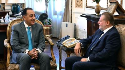 مدبولي ومحافظ البنك المركزي يبحثان خفض التضخم وتعزيز الاحتياطي الأجنبي.. وتحويلات المصريين تسجل 29.7 مليار دولار