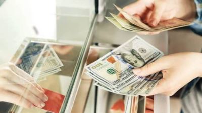 الدولار يتراجع أمام الجنيه خلال تعاملات اليوم ويسجل 56.09 جنيه للبيع بالبنك الأهلي المصري