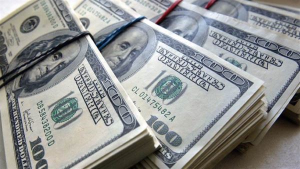 الدولار يتراجع أمام الجنيه خلال تعاملات اليوم ويسجل 52.37 جنيه للبيع بالبنك الأهلي المصري